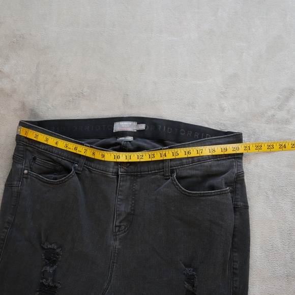 Torrid Bombshell Skinny 22R Black Premium Stretch High Rise Destructed Jeans - Picture 6 of 12